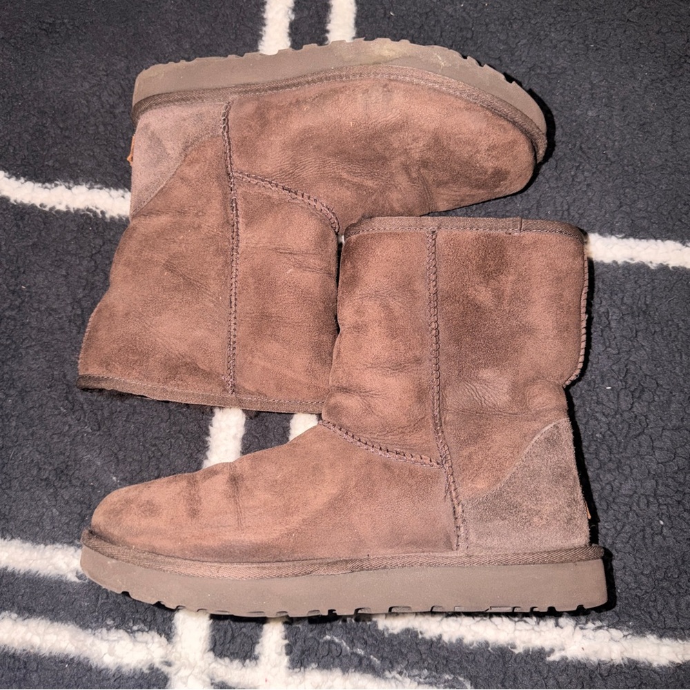UGG Classic Short Brown - Picture 5 of 6